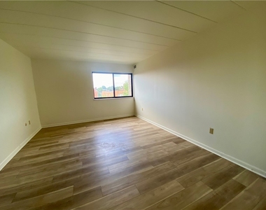 53 Academy Avenue - Photo Thumbnail 4