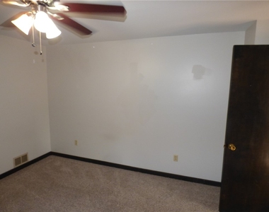 2709 Middletown Rd - Photo Thumbnail 11