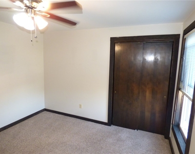 2709 Middletown Rd - Photo Thumbnail 9