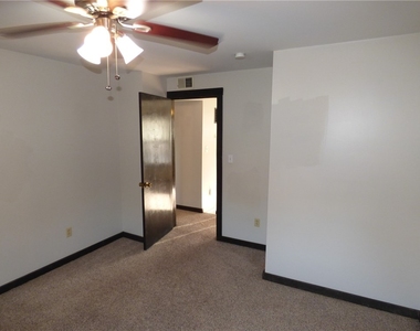 2709 Middletown Rd - Photo Thumbnail 10