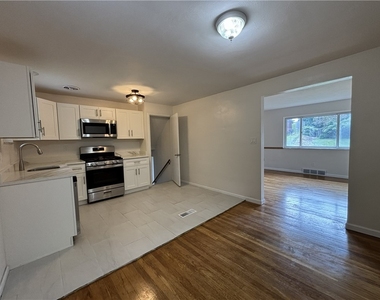 401 Cyra Dr - Photo Thumbnail 14