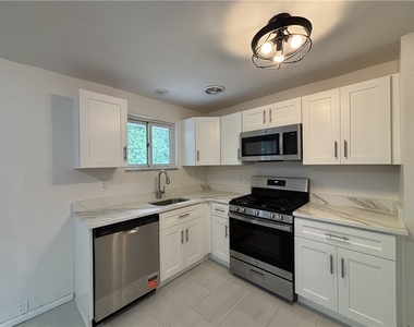 401 Cyra Dr - Photo Thumbnail 17