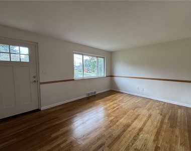 401 Cyra Dr - Photo Thumbnail 12