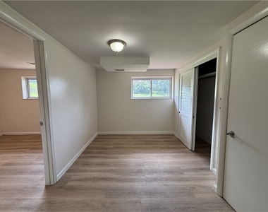 401 Cyra Dr - Photo Thumbnail 40