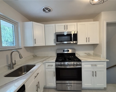 401 Cyra Dr - Photo Thumbnail 18