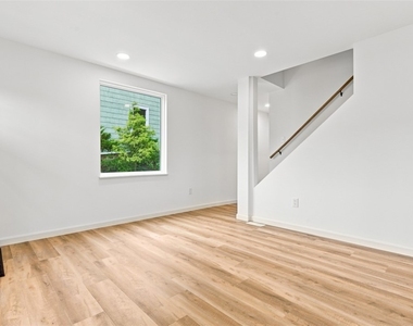 95 Southern Ave - Photo Thumbnail 9
