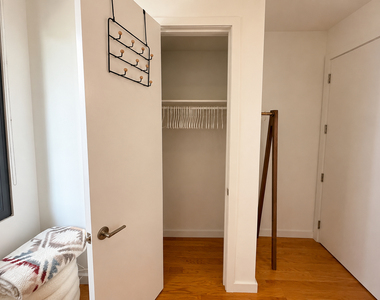 123 Melrose Street - Photo Thumbnail 5