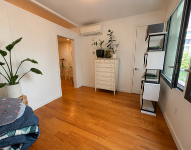 123 Melrose Street - Photo Thumbnail 7
