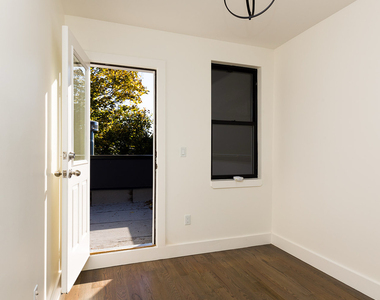 828 St Johns Place - Photo Thumbnail 4