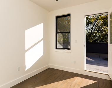 828 St Johns Place - Photo Thumbnail 5