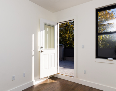 828 St Johns Place - Photo Thumbnail 3