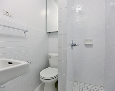 222 East 89th Street - Photo Thumbnail 2