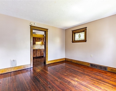 791 Norton Street - Photo Thumbnail 6