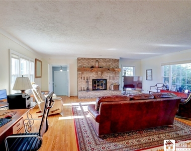 47 Bentley Avenue - Photo Thumbnail 9