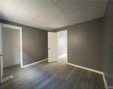 165 Roland Avenue - Photo Thumbnail 10