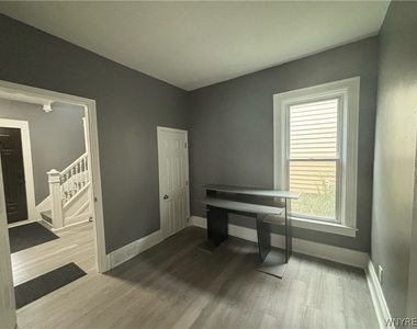 165 Roland Avenue - Photo Thumbnail 3
