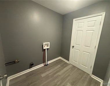 165 Roland Avenue - Photo Thumbnail 7