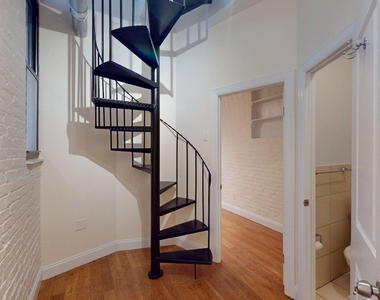 West 11th Street - Photo Thumbnail 4