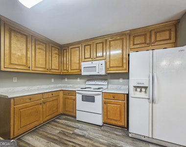 35 Chapman Way - Photo Thumbnail 6