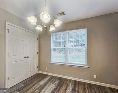 35 Chapman Way - Photo Thumbnail 5