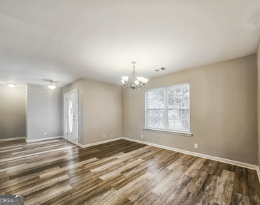 35 Chapman Way - Photo Thumbnail 4
