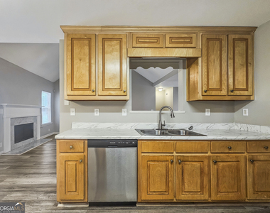 35 Chapman Way - Photo Thumbnail 7
