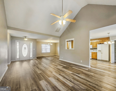 35 Chapman Way - Photo Thumbnail 3