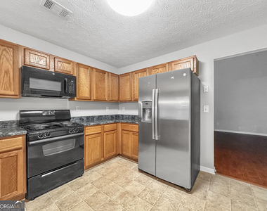 112 Tyler Way - Photo Thumbnail 3