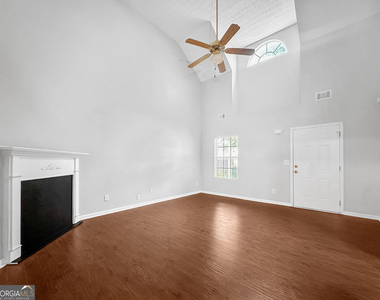 112 Tyler Way - Photo Thumbnail 2