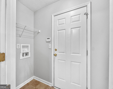 112 Tyler Way - Photo Thumbnail 6