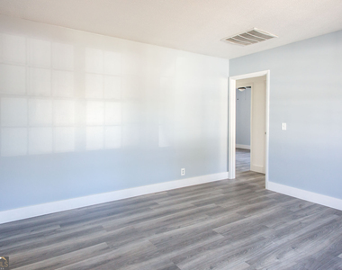 110 Kentshire Avenue - Photo Thumbnail 13