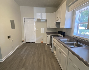 125 Hubbard Street - Photo Thumbnail 5