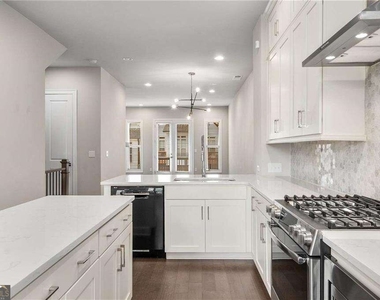 4312 Parkside Place - Photo Thumbnail 5