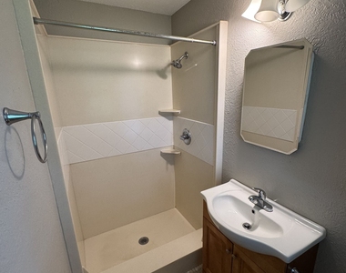209 Todd Circle - Photo Thumbnail 19