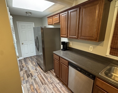 209 Todd Circle - Photo Thumbnail 5