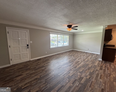 209 Todd Circle - Photo Thumbnail 8