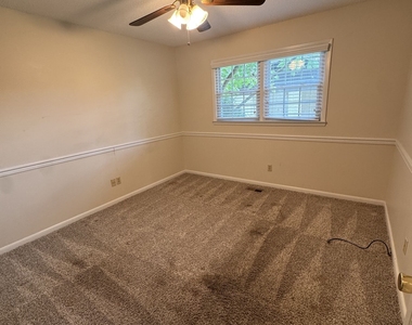 209 Todd Circle - Photo Thumbnail 9