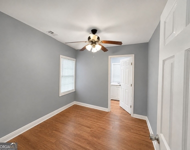 1166 Garibaldi Street Sw - Photo Thumbnail 10