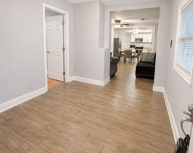 1166 Garibaldi Street Sw - Photo Thumbnail 3