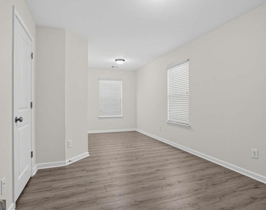 4933 Longview Walk - Photo Thumbnail 11