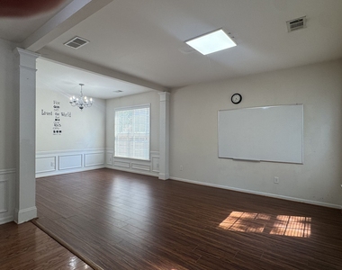 125 Friars Head Drive - Photo Thumbnail 2