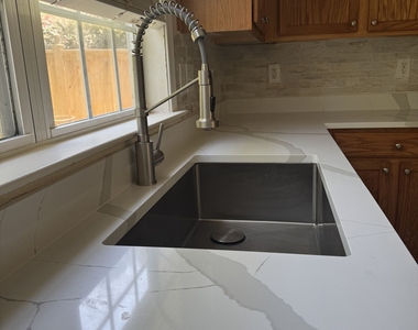 125 Friars Head Drive - Photo Thumbnail 8