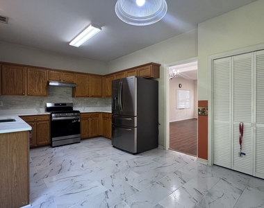 125 Friars Head Drive - Photo Thumbnail 6