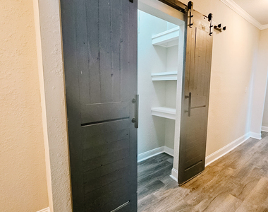 408 Boulevard Street - Photo Thumbnail 6