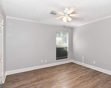 1374 Smokey Mountain Court - Photo Thumbnail 8