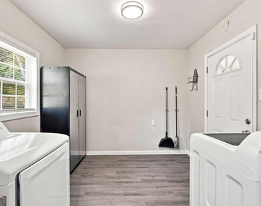 1357 Lorenzo Drive Sw - Photo Thumbnail 11