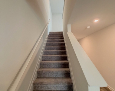 506 Amelia Court - Photo Thumbnail 8