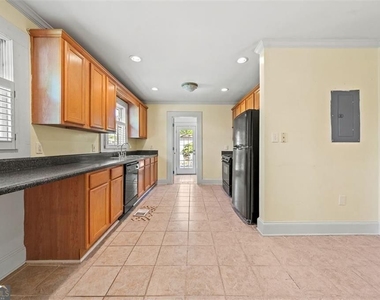 2220 Newnan Street - Photo Thumbnail 7