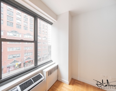 4th Avenue - Photo Thumbnail 1