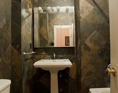 East 31st Street - Photo Thumbnail 3